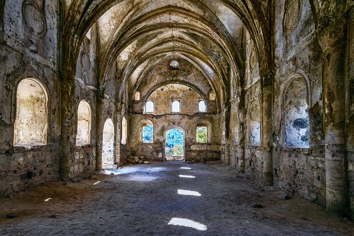 Una de las iglesias abandonadas de Kayaköy