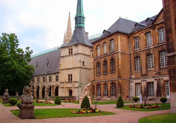 Palacio Ducal (Museo Lorrain)