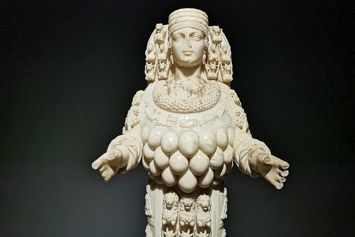 Estatua de Artemisa en el Museo de Éfeso