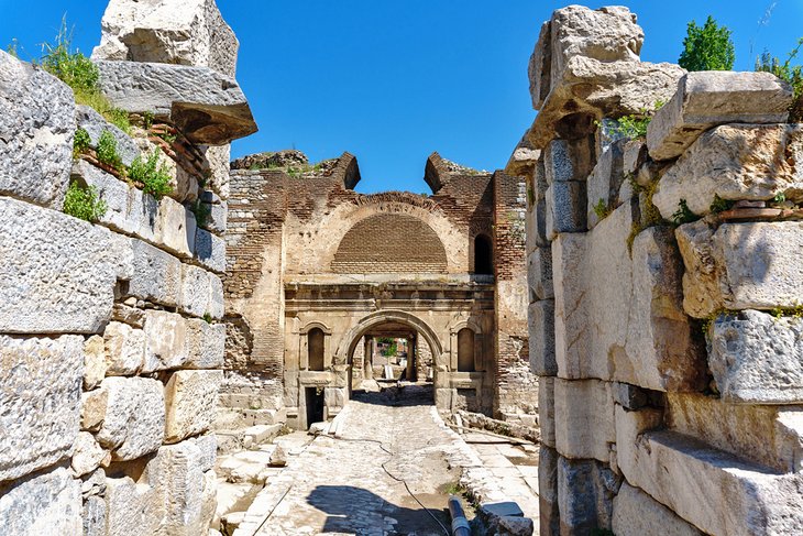 Murallas y puertas históricas en Iznik