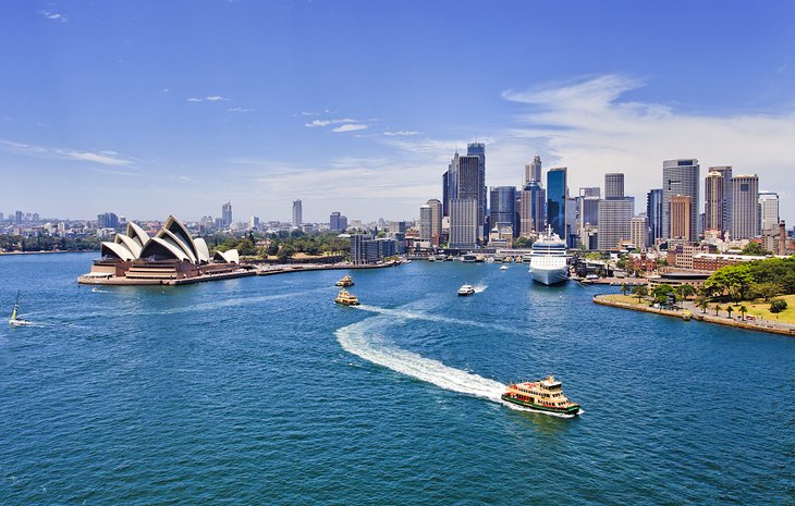Puerto de Sydney con la Ópera y el centro de Sydney
