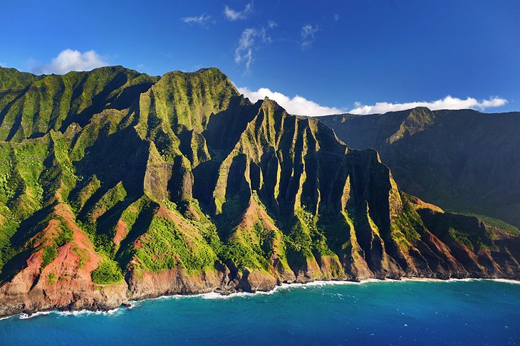 Vista aérea de la costa de Na Pali en Kauai