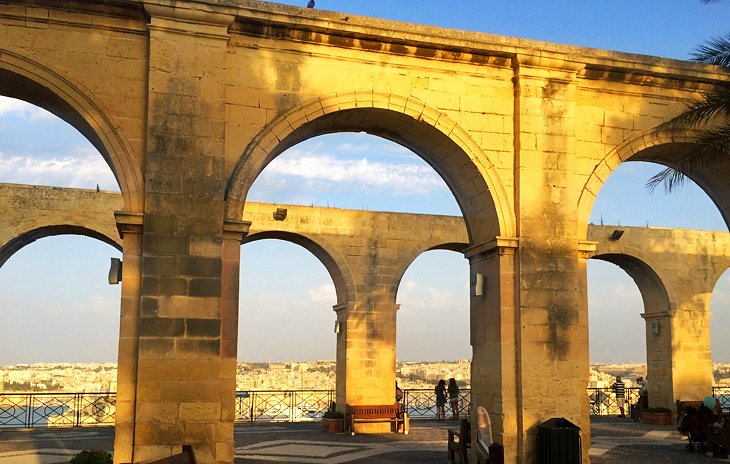 Jardines Upper Barracca y Ceremonias Militares