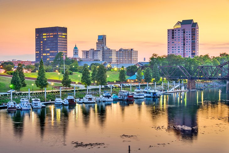 Vista del río al anochecer en Augusta