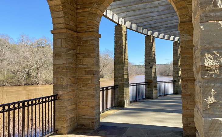 Vista sobre el río Ocmulgee desde Amerson River Park