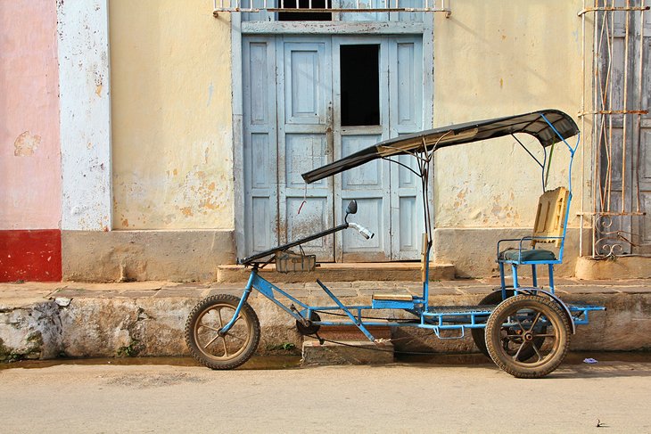 Triciclo cubano tradicional en Remedios