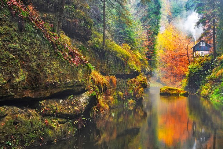 El desfiladero de Kamnitz en el Parque Nacional de la Suiza de Bohemia