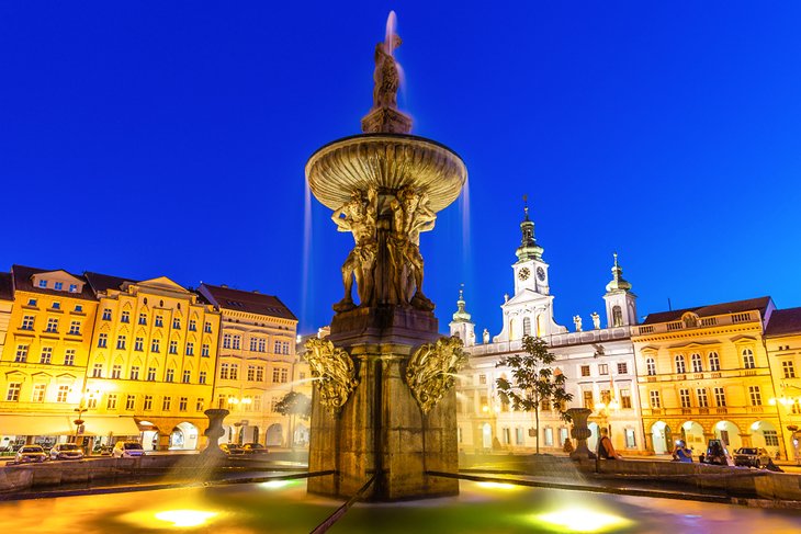 Centro histórico de Ceske Budejovice en la noche