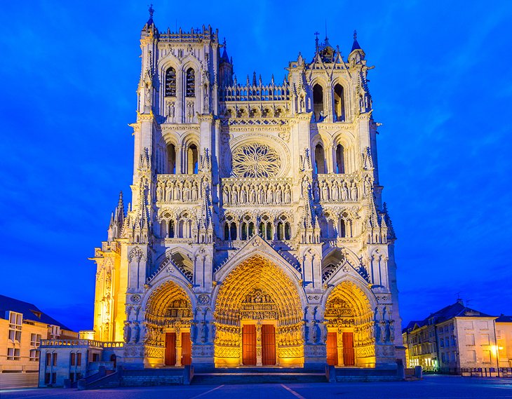 Catedral de Amiens de noche