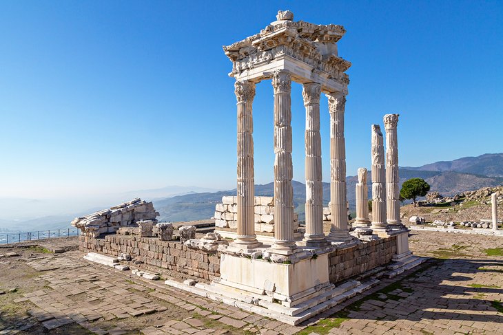 Templo de Trajano en la antigua ciudad de Pérgamo